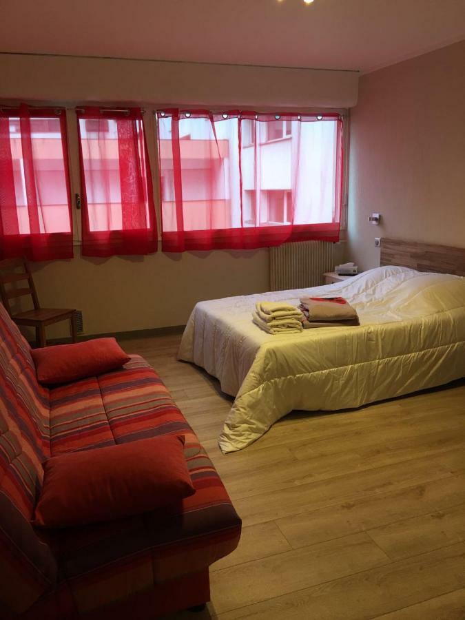 Appartements Boulevard Des Pyrenees Pau Exterior foto
